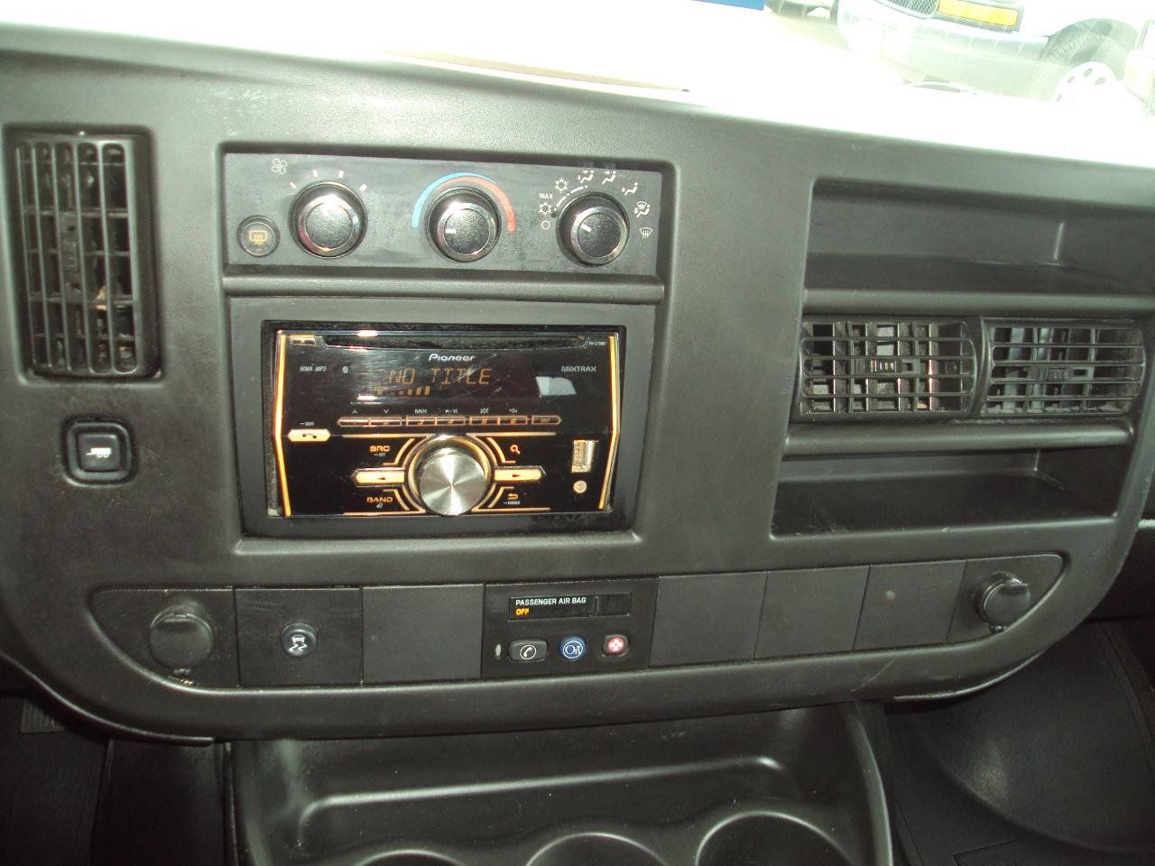 Used 2011 Chevrolet Express 1500 LT w/ LT Preferred Equipment Group AWD/4WD image 24