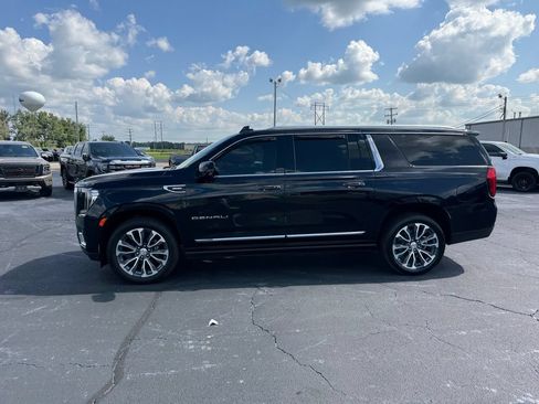 Used 2023 GMC Yukon XL Denali AWD/4WD image 28