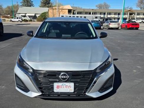 Used 2024 Nissan Altima 2.5 SV image 2