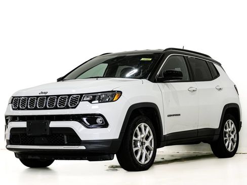 Used 2025 Jeep Compass Limited AWD/4WD image 3