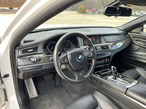 Used 2015 BMW 750i xDrive image 10