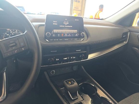 Used 2023 Nissan Rogue SV AWD/4WD image 9