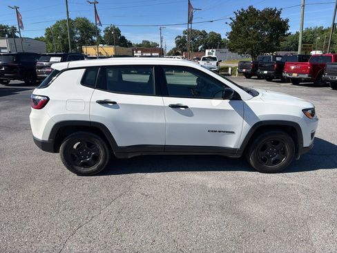 Used 2021 Jeep Compass Sport FWD image 3