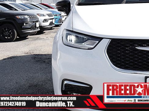 New 2026 Chrysler Pacifica Select image 42