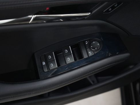 Used 2019 MAZDA MAZDA3 Sedan FWD image 18
