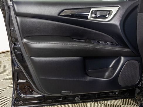 Used 2020 Nissan Pathfinder SV image 34