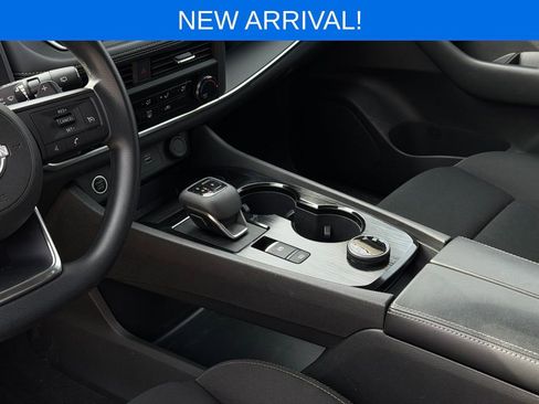 Used 2023 Nissan Rogue S image 21