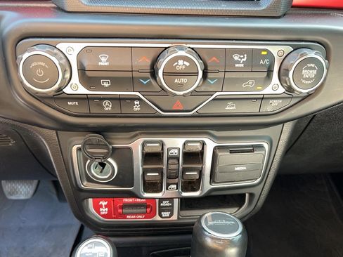 Used 2023 Jeep Gladiator Rubicon w/ LED Lighting Group AWD/4WD image 21