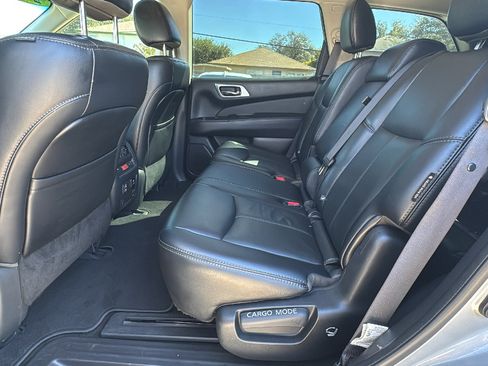 Used 2018 Nissan Pathfinder SL image 14