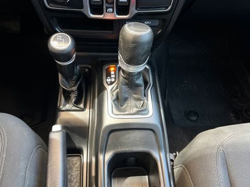 Used 2022 Jeep Gladiator Sport AWD/4WD image 31