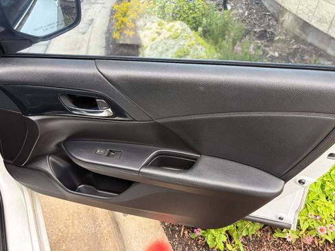Used 2015 Honda Accord Sport image 11