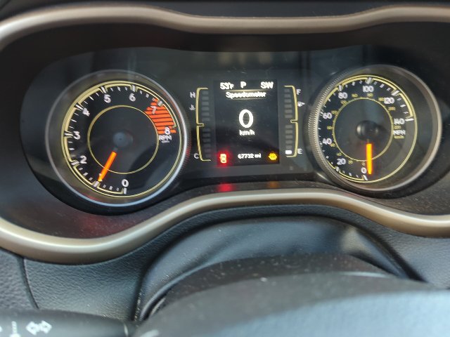 Used 2018 Jeep Cherokee Latitude w/ Cold Weather Group AWD/4WD image 6