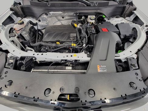 Used 2025 Chevrolet Trax RS w/ Sunroof Package image 8