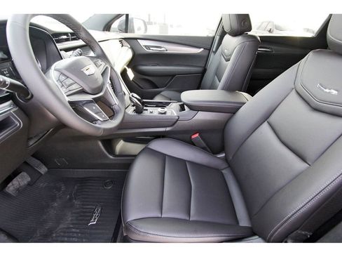 New 2026 Cadillac XT5 Luxury image 6