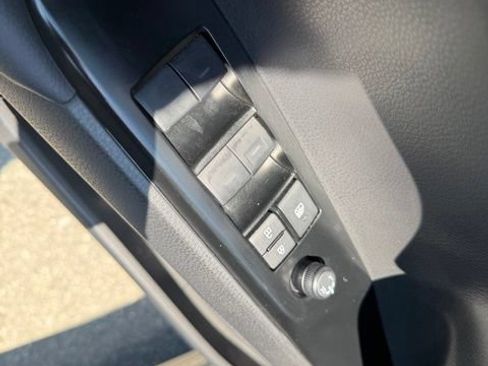 Used 2025 Toyota Camry SE FWD image 15