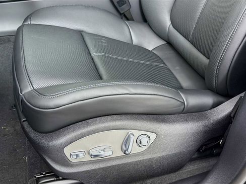 New 2026 Porsche Macan image 13