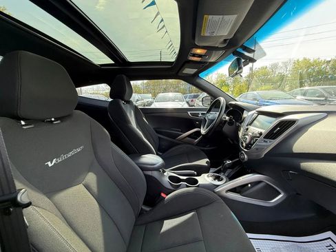 Used 2017 Hyundai Veloster Value Edition FWD image 40