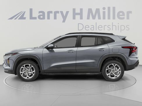 Used 2024 Chevrolet Trax RS w/ Sunroof Package FWD image 4