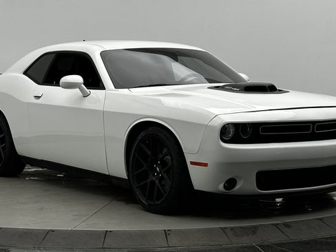 Used 2017 Dodge Challenger R/T Scat Pack image 3