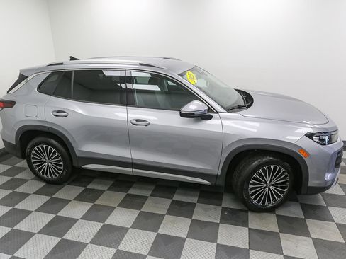 Used 2025 Volkswagen Tiguan S w/ 18" Wheel Package AWD/4WD image 5
