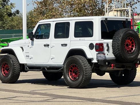 Used 2018 Jeep Wrangler Unlimited Sahara AWD/4WD image 7
