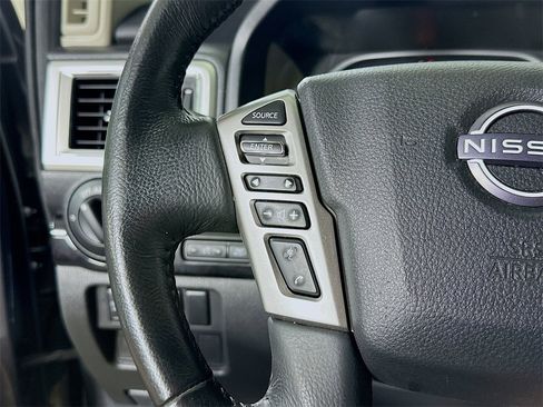 Used 2024 Nissan Titan SV w/ SV Convenience Package image 17