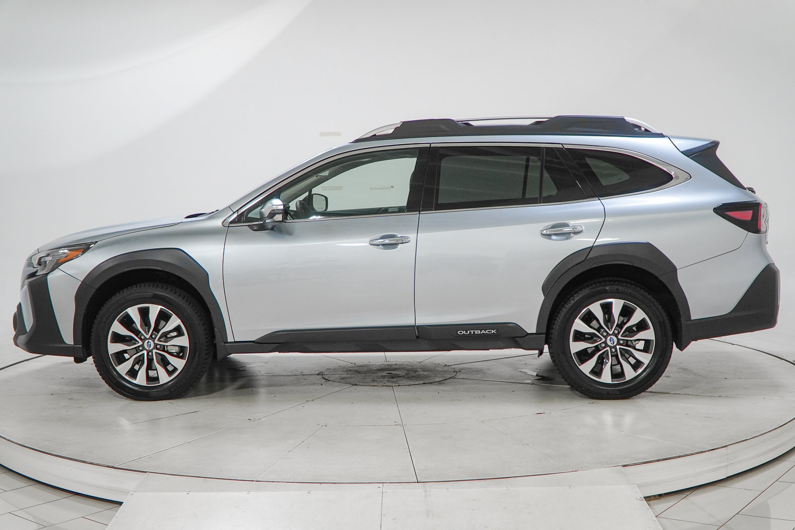 Used 2025 Subaru Outback Touring XT w/ Popular Package #2 AWD/4WD image 6