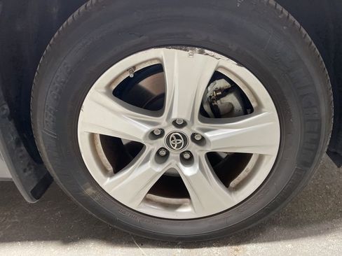 Used 2024 Toyota Highlander XLE image 43