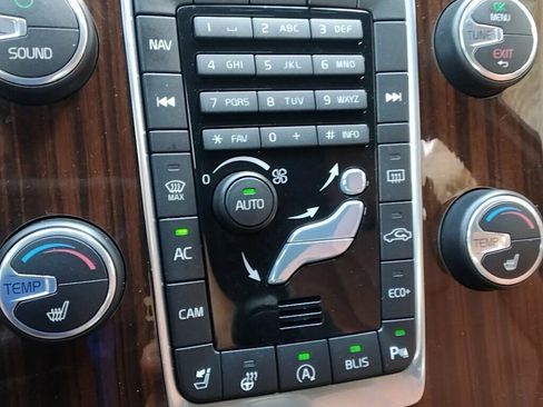 Used 2015 Volvo V60 T5 Platinum image 22