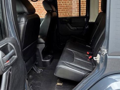 Used 2017 Jeep Wrangler Unlimited Sahara AWD/4WD image 10