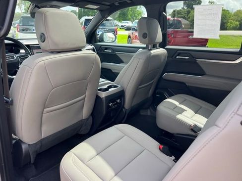 Used 2026 GMC Acadia Elevation w/ Elevation Premium Package FWD image 22