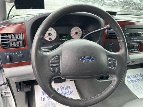Used 2006 Ford F350 Lariat RWD image 12
