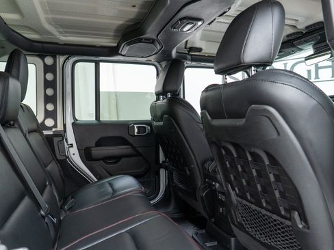 Used 2019 Jeep Wrangler Unlimited Rubicon w/ Dual Top Group AWD/4WD image 23