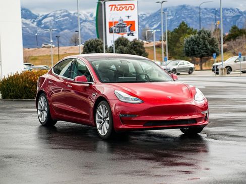Used 2018 Tesla Model 3 Mid Range image 3