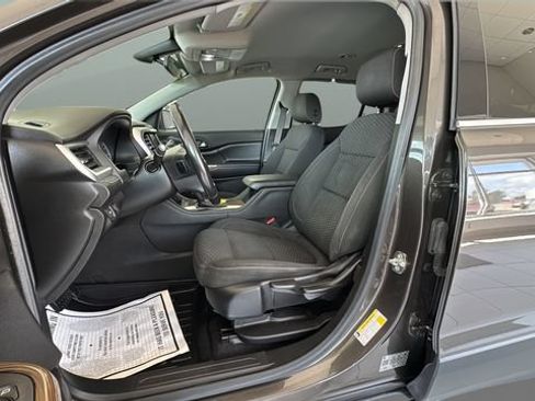 Used 2019 GMC Acadia SLE FWD image 8