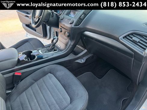 Used 2018 Ford Edge SE image 25