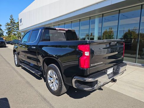 Used 2019 Chevrolet Silverado 1500 LTZ w/ LTZ Premium Package AWD/4WD image 3