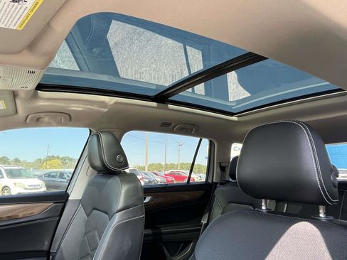 Used 2024 Volkswagen Atlas SE image 14