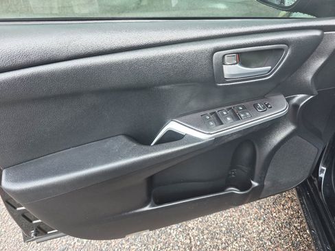 Used 2016 Toyota Camry SE image 15