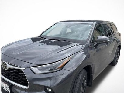 Used 2021 Toyota Highlander LE