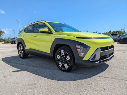 Used 2024 Hyundai Kona SEL FWD image 2