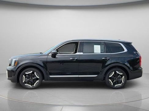 Used 2025 Kia Telluride S FWD image 3