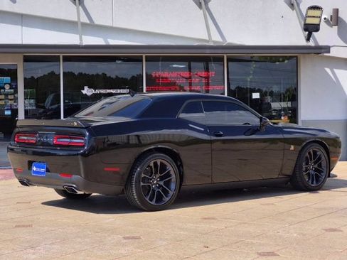 Used 2022 Dodge Challenger R/T Scat Pack RWD image 6