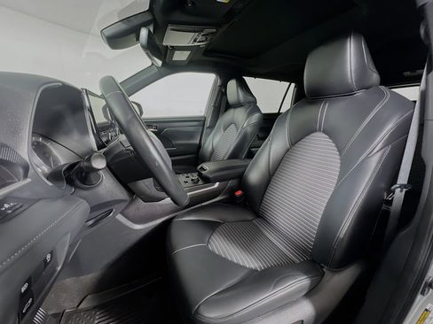 Used 2023 Toyota Highlander XSE AWD/4WD image 11