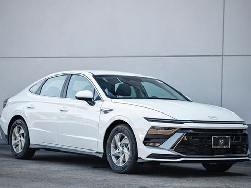 New 2025 Hyundai Sonata SE image 1