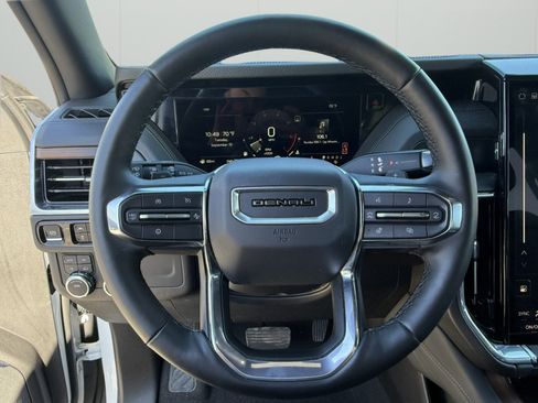 Used 2025 GMC Yukon XL Denali AWD/4WD image 18