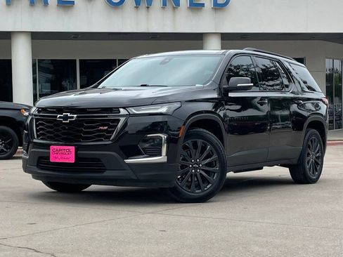 Used 2022 Chevrolet Traverse RS FWD image 2