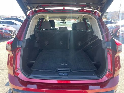 Used 2025 Nissan Rogue SV image 7