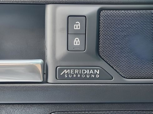 Used 2025 Land Rover Defender 110 X image 20