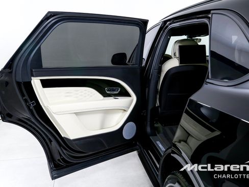 Used 2023 Bentley Bentayga Extended Wheelbase AWD/4WD image 17